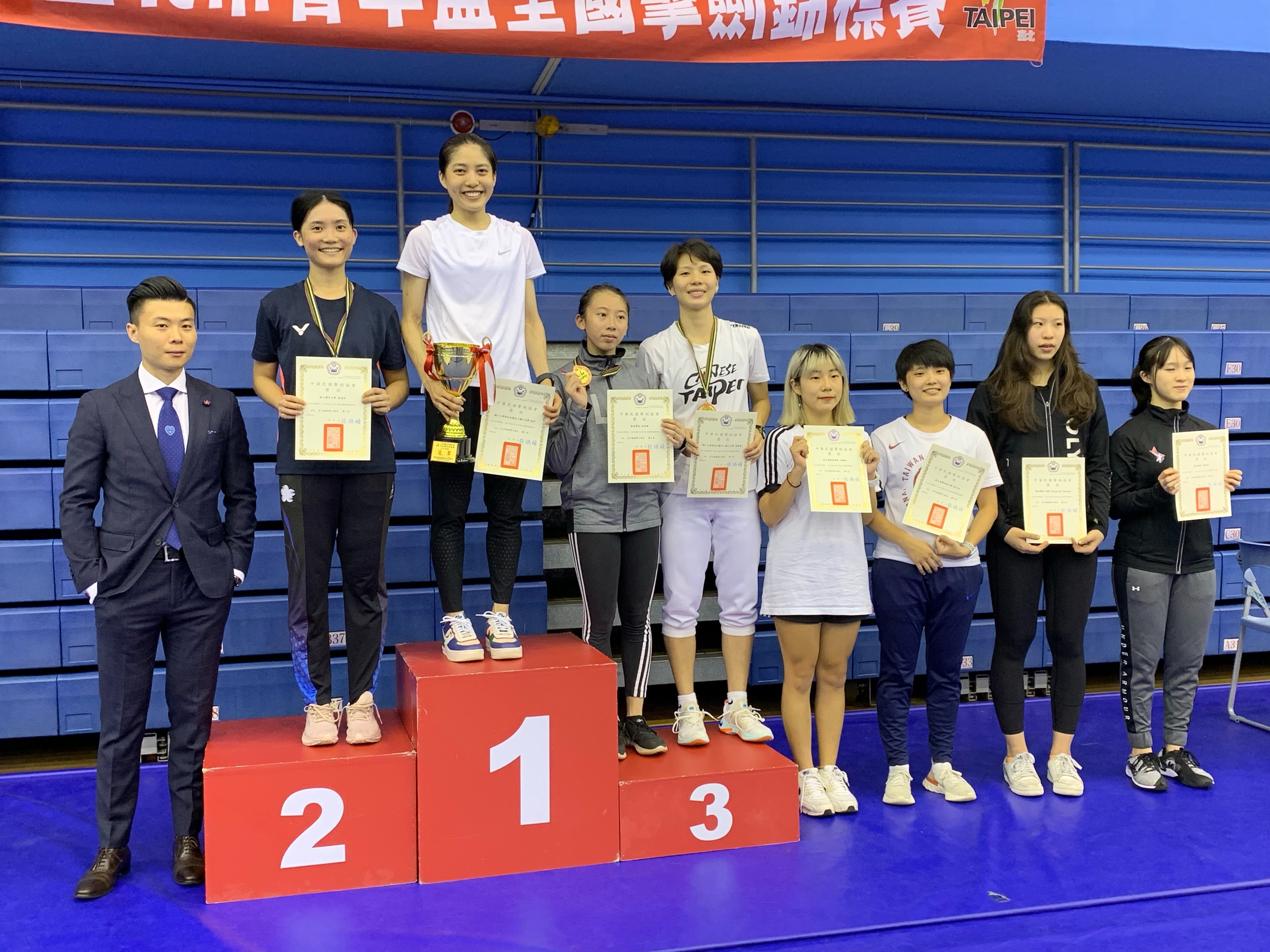 女子鈍劍