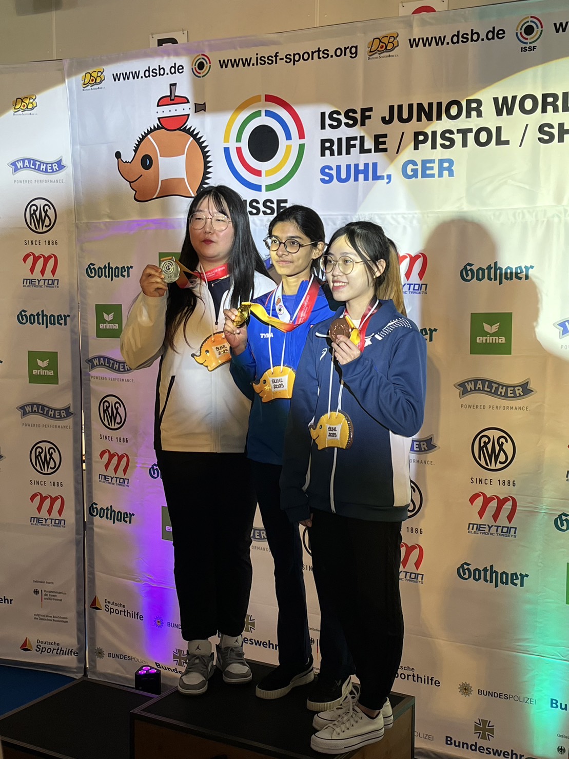 射擊隊劉恆妤參加2023德國蘇爾青少年射擊世界盃 榮獲女子10公尺空氣手槍及女子團體雙銅牌